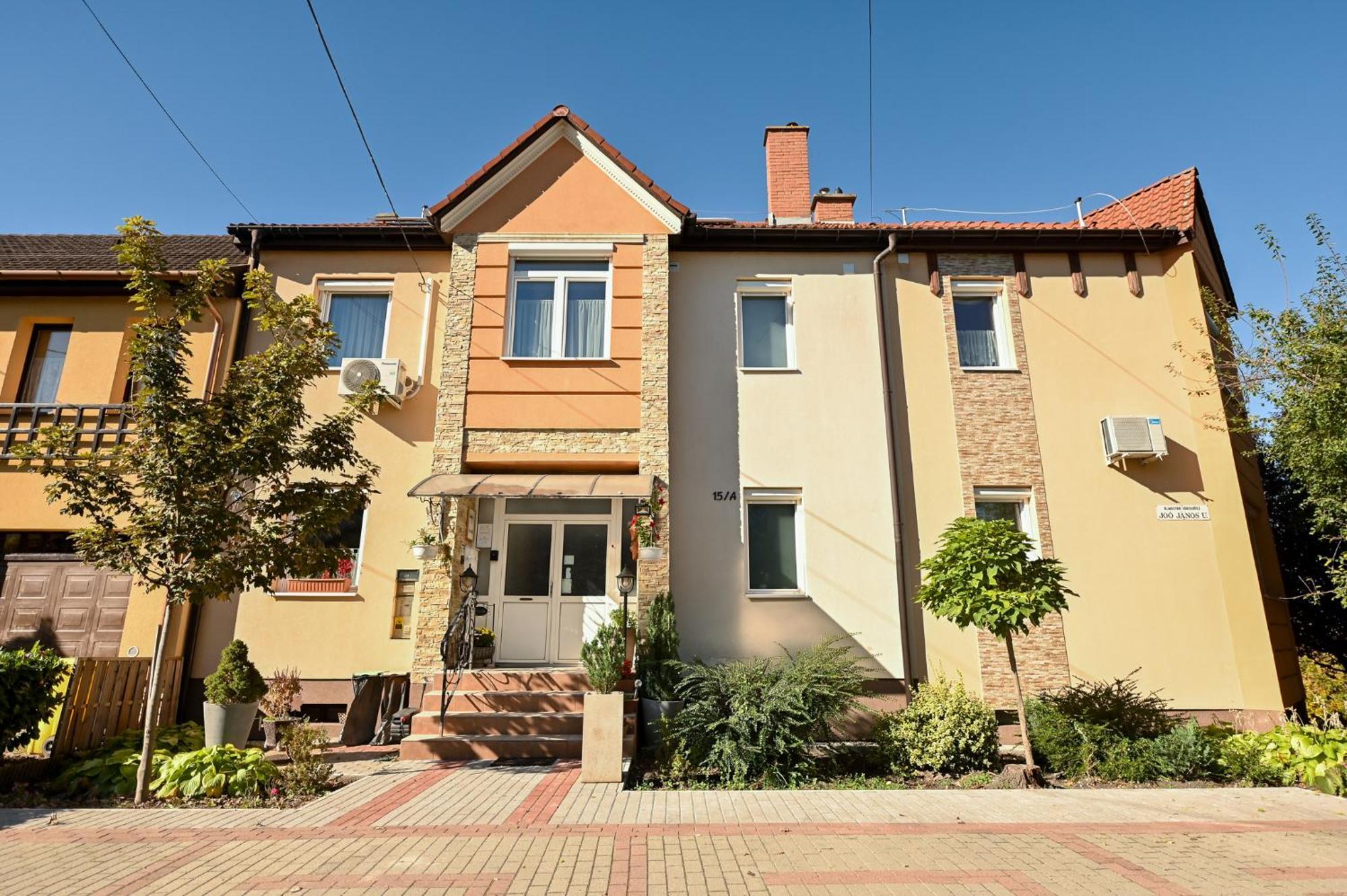 Bellavista 1 Apartman Егер Екстериор снимка