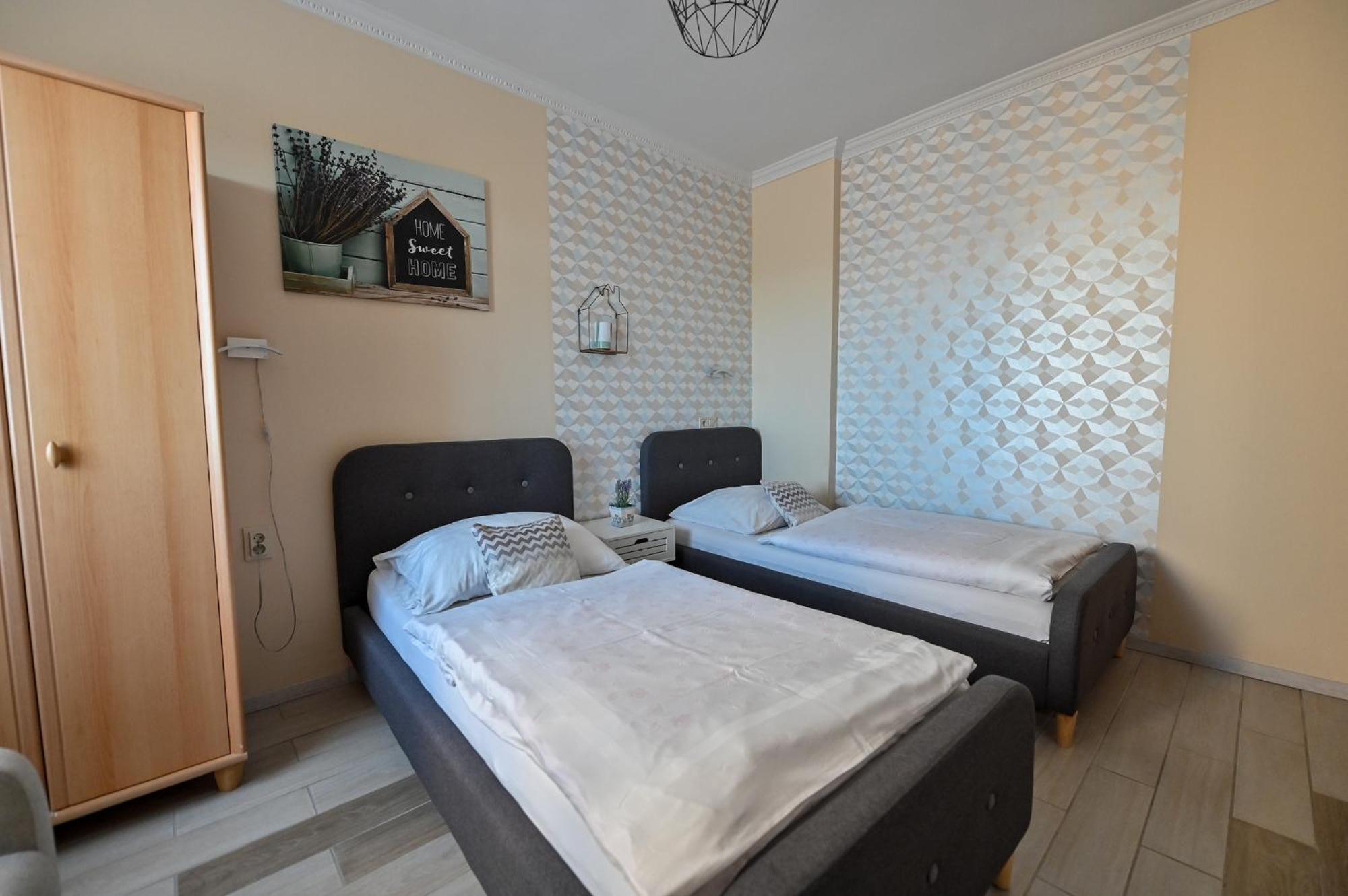 Bellavista 1 Apartman Егер Екстериор снимка