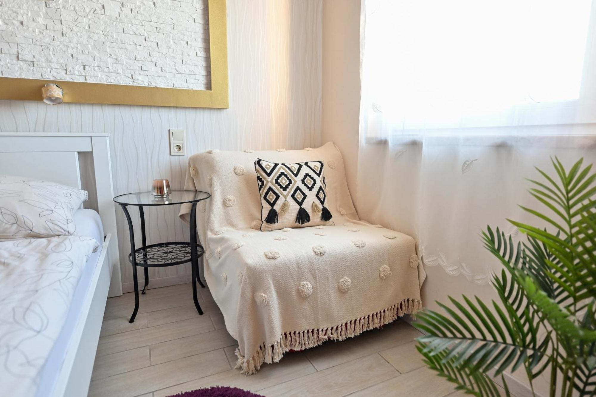 Bellavista 1 Apartman Егер Екстериор снимка